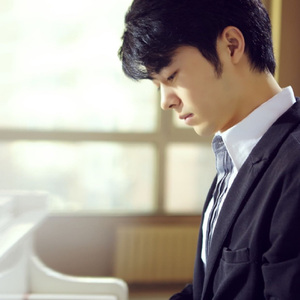 双乳吊起被各种性器调教
